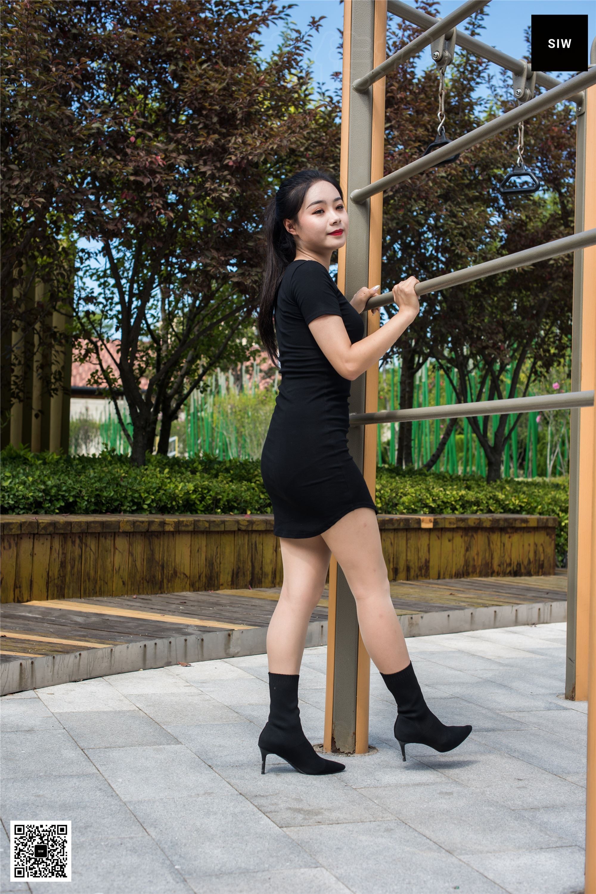 SIW斯文传媒 043 运动休闲纯棉黑色修身连身衫 - 乐饮